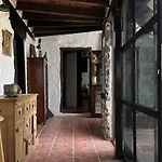 Casa Rustica Frente Al Teide Rustic House Facing Mount Teide بيت للعطل