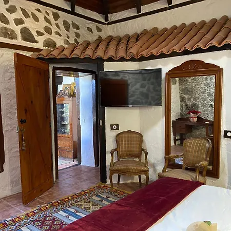 Casa Rustica Frente Al Teide Rustic House Facing Mount Teide بيت للعطل